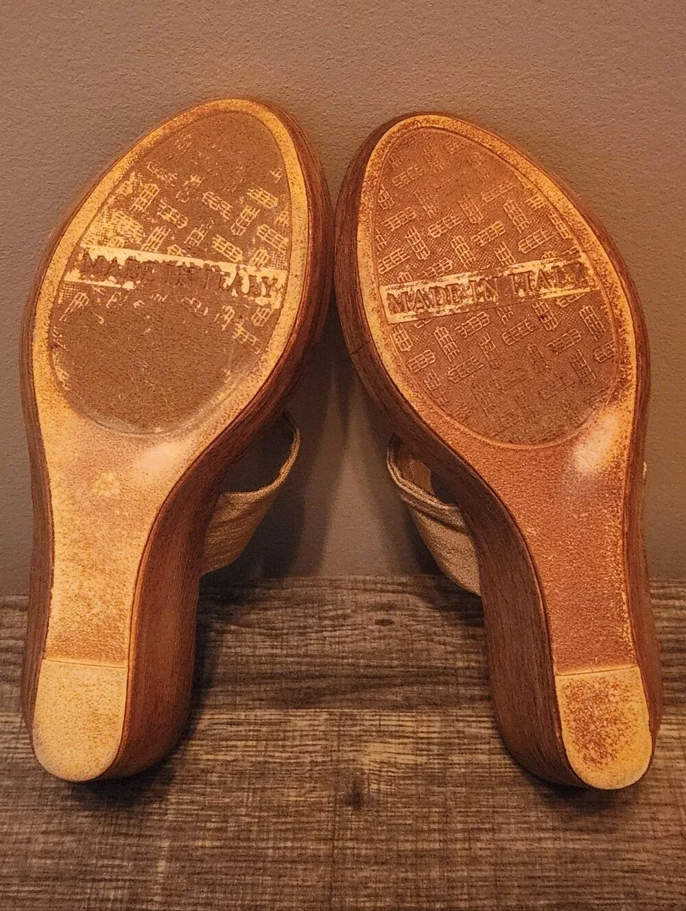 Italian Shoemakers Women's Biege & Gold Wedge Sandals Size 7.5